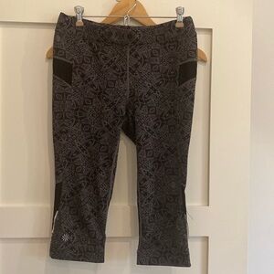 Athleta Black/Gray Capri Legging
